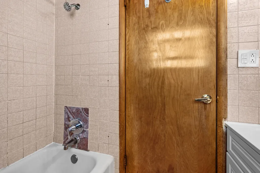 3855 West 58th Place Chicago IL 60629