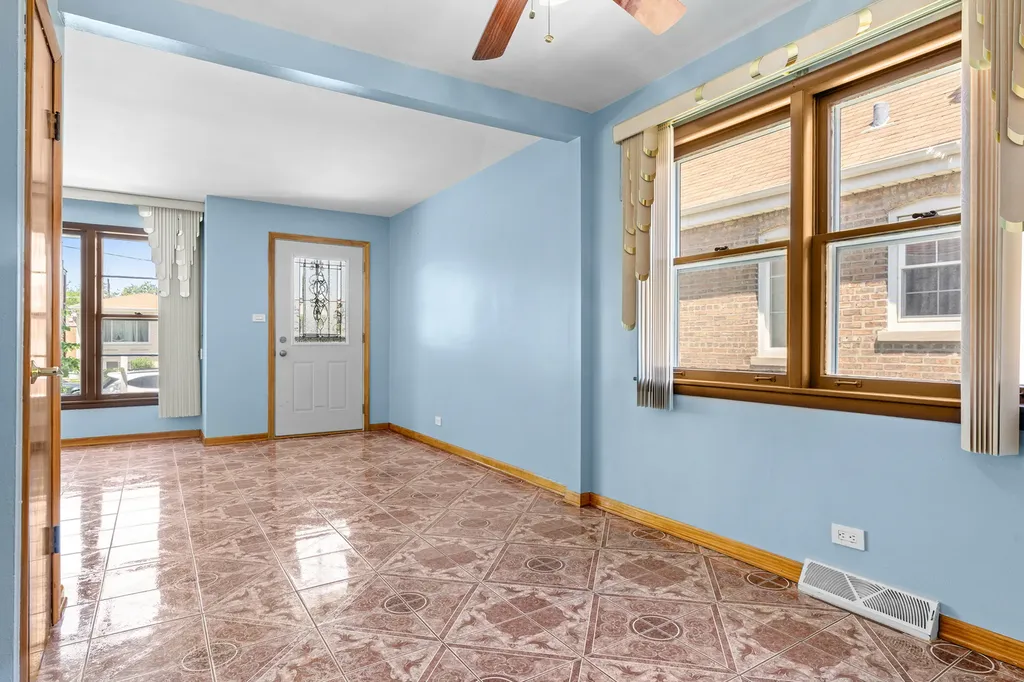 3855 West 58th Place Chicago IL 60629