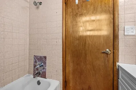 3855 West 58th Place Chicago IL 60629