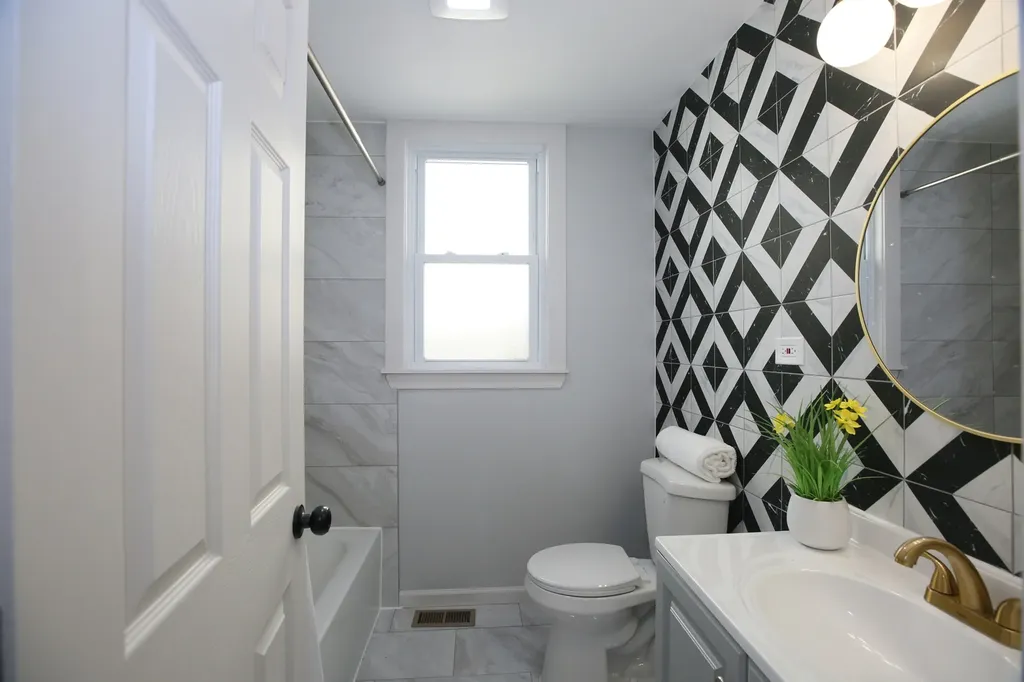 2955 North Lotus Avenue Chicago IL 60641