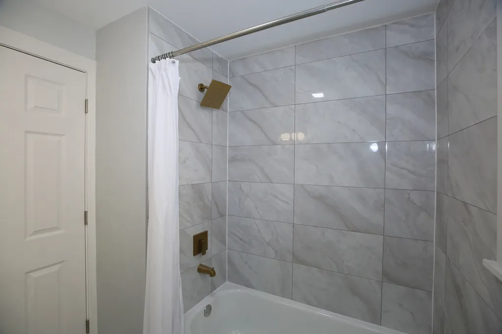 2955 North Lotus Avenue Chicago IL 60641