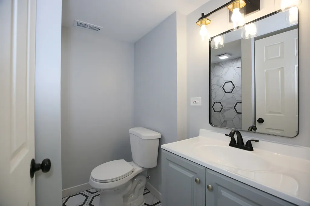 2955 North Lotus Avenue Chicago IL 60641