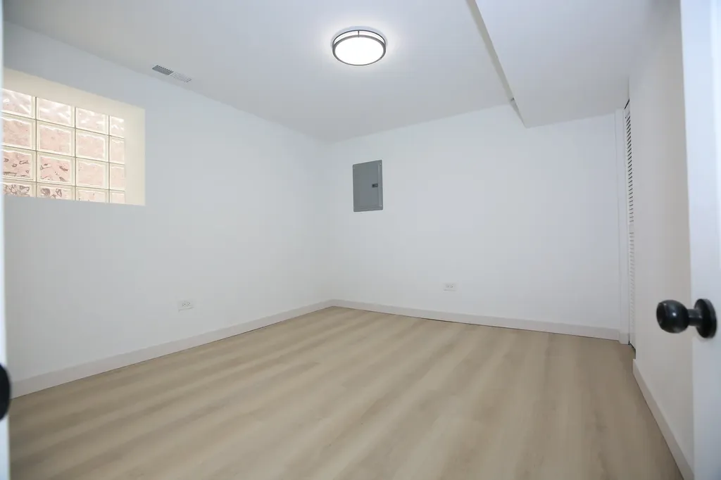 2955 North Lotus Avenue Chicago IL 60641