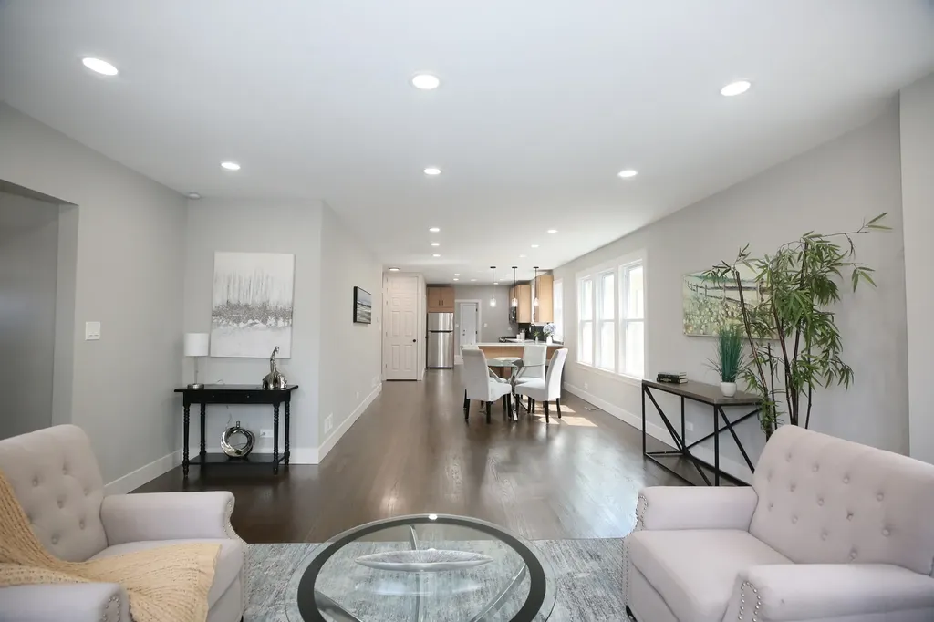 2955 North Lotus Avenue Chicago IL 60641