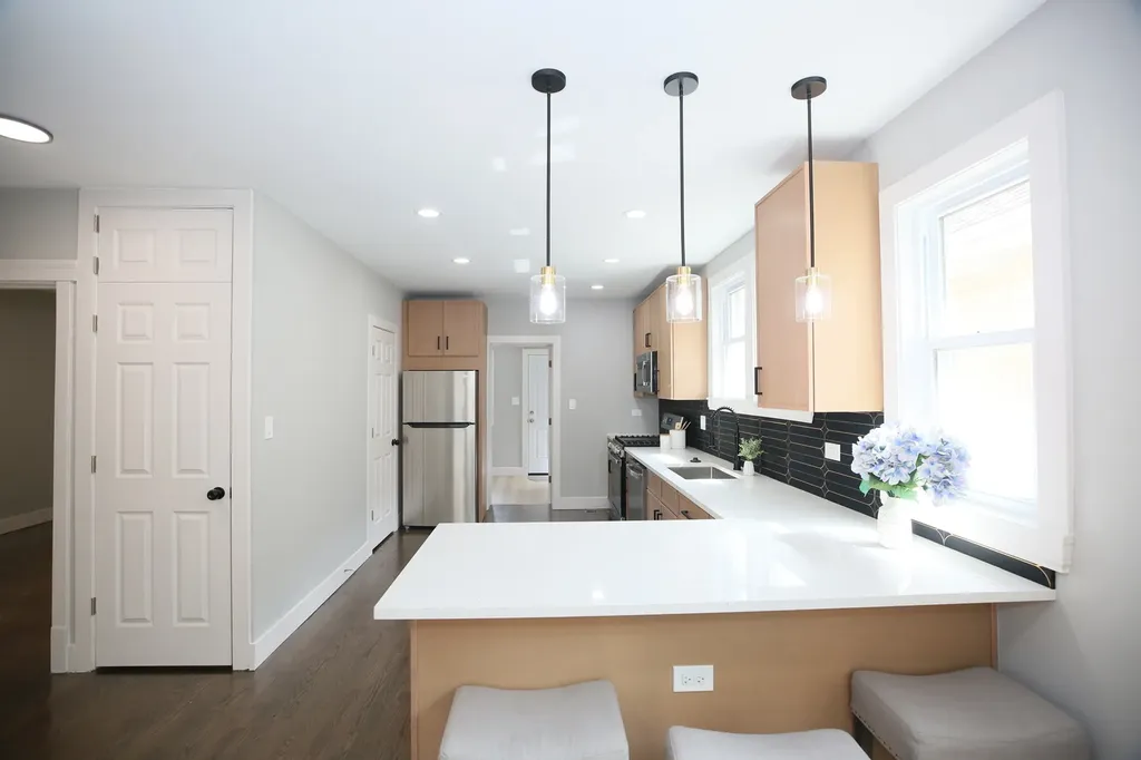 2955 North Lotus Avenue Chicago IL 60641