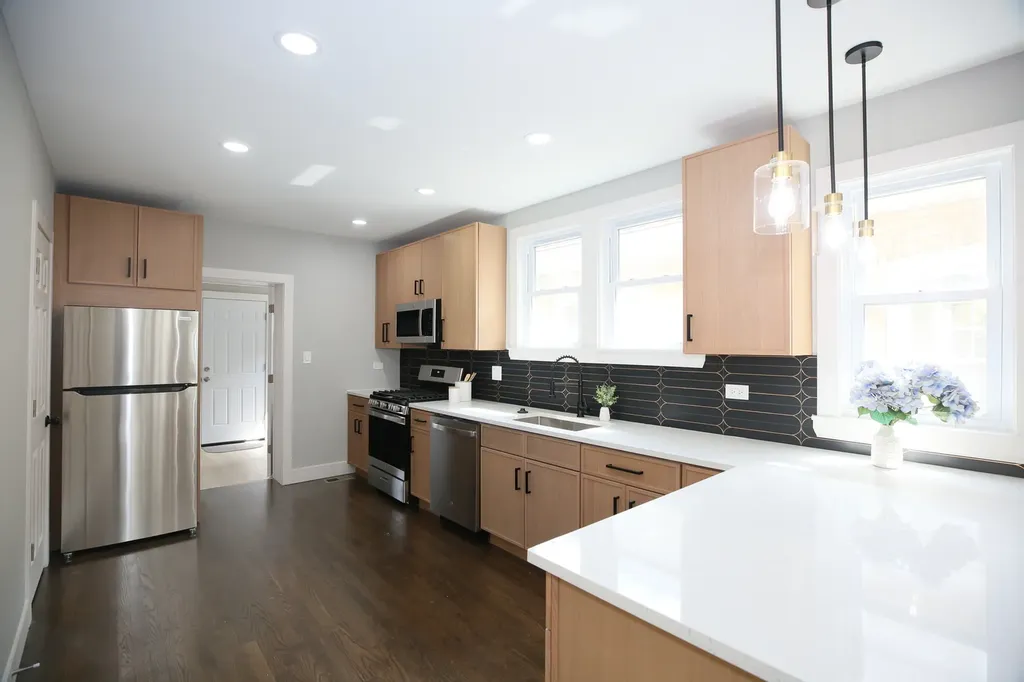 2955 North Lotus Avenue Chicago IL 60641