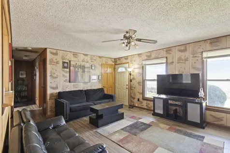 812 W 3rd Street Gilman IL 60938
