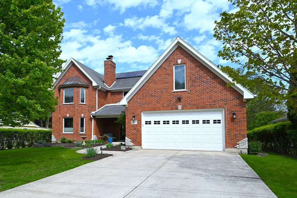 175 Lagoon Drive Northfield IL 60093