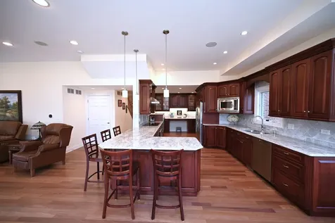 175 Lagoon Drive Northfield IL 60093