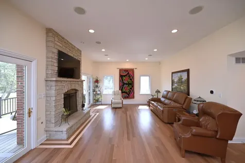 175 Lagoon Drive Northfield IL 60093