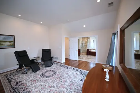 175 Lagoon Drive Northfield IL 60093