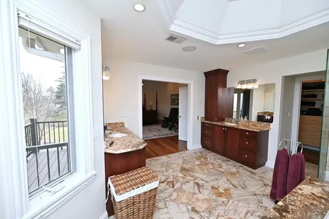 175 Lagoon Drive Northfield IL 60093