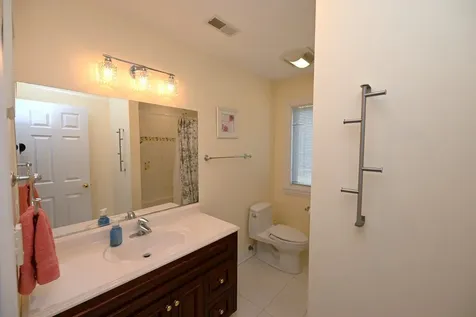 175 Lagoon Drive Northfield IL 60093