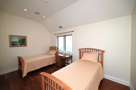 175 Lagoon Drive Northfield IL 60093