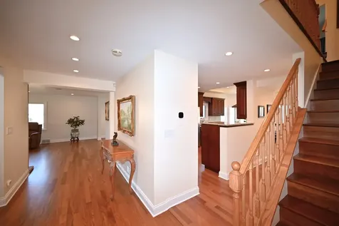 175 Lagoon Drive Northfield IL 60093