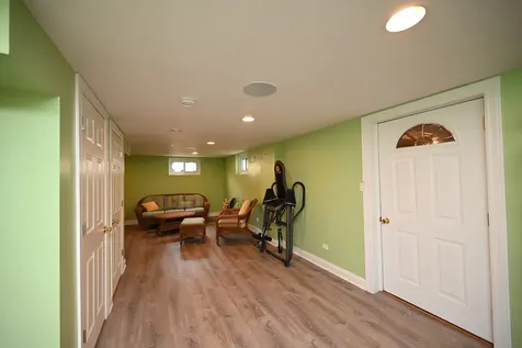 175 Lagoon Drive Northfield IL 60093