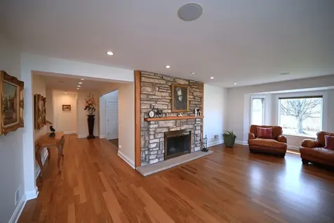 175 Lagoon Drive Northfield IL 60093