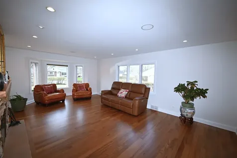 175 Lagoon Drive Northfield IL 60093