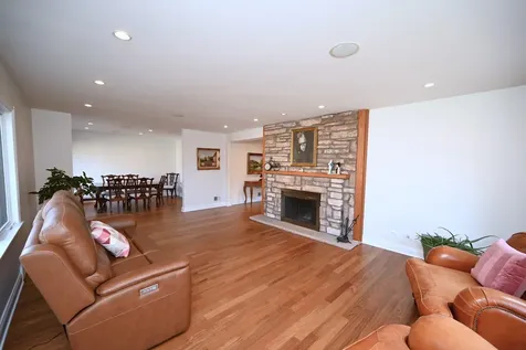 175 Lagoon Drive Northfield IL 60093
