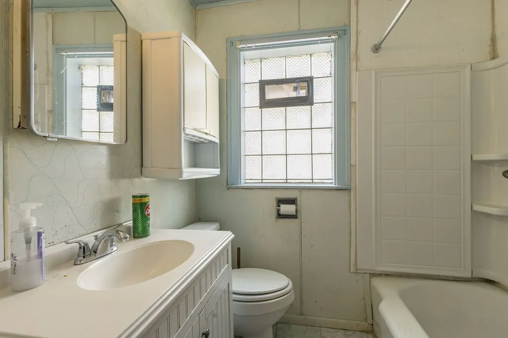 10535 South Peoria Street Chicago IL 60643