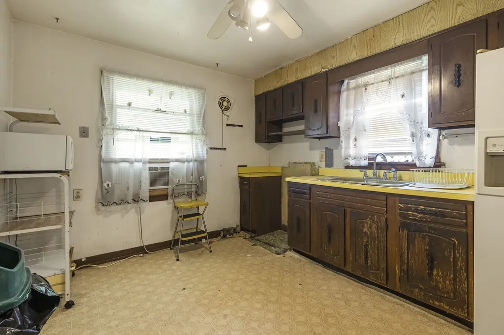 10535 South Peoria Street Chicago IL 60643