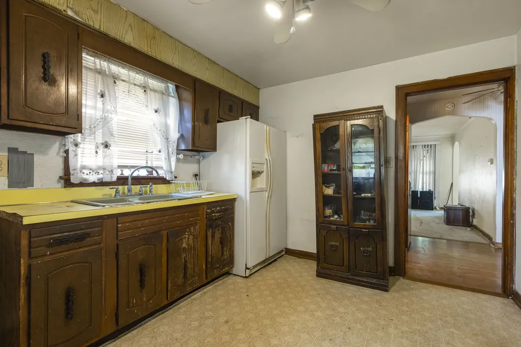 10535 South Peoria Street Chicago IL 60643