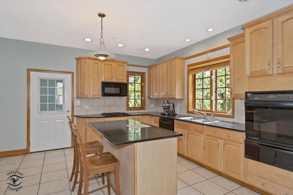 10050 South Damen Avenue Chicago IL 60643