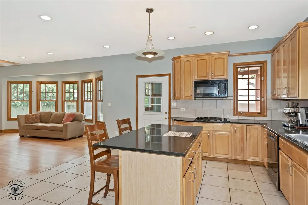 10050 South Damen Avenue Chicago IL 60643