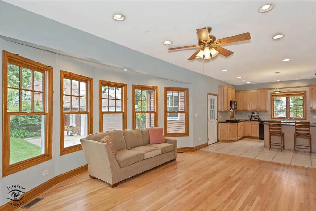 10050 South Damen Avenue Chicago IL 60643