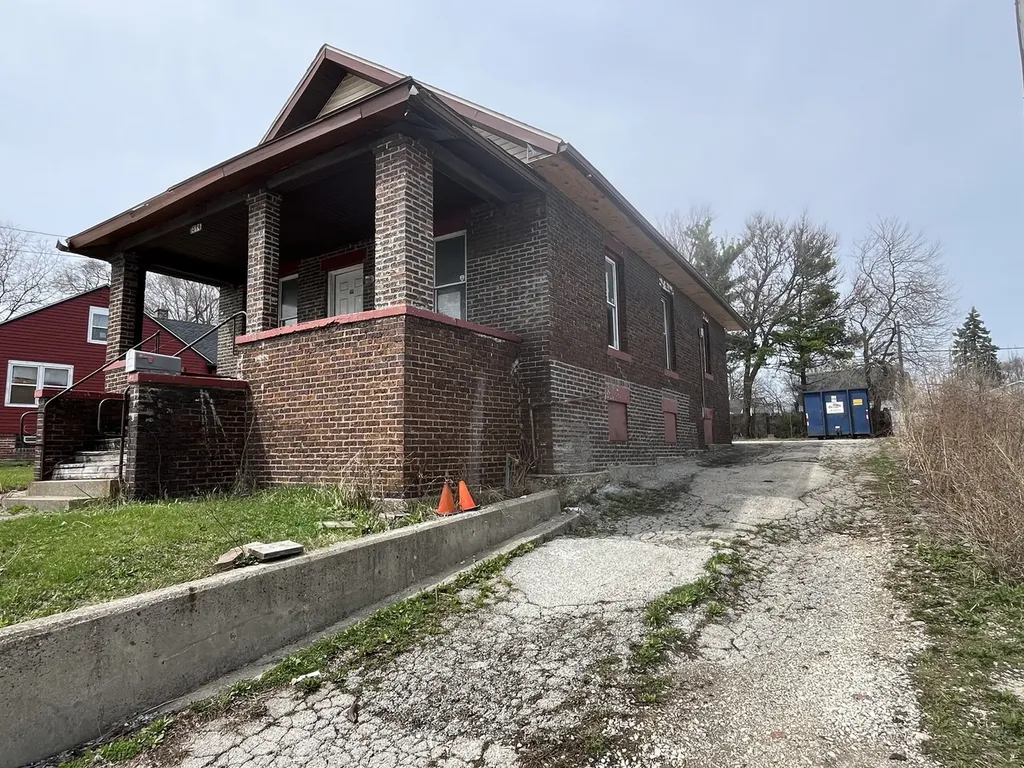 1324 East New York Street Aurora IL 60505