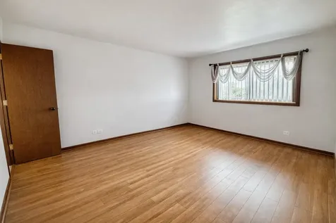 7925 Paxton Avenue Tinley Park IL 60477