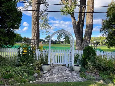 2546 Laurel Lane Wilmette IL 60091