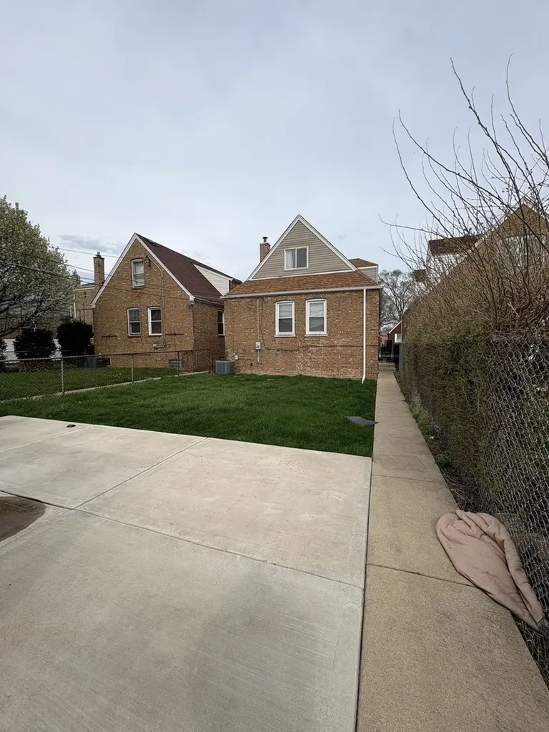 10032 South Calumet Avenue Chicago IL 60628