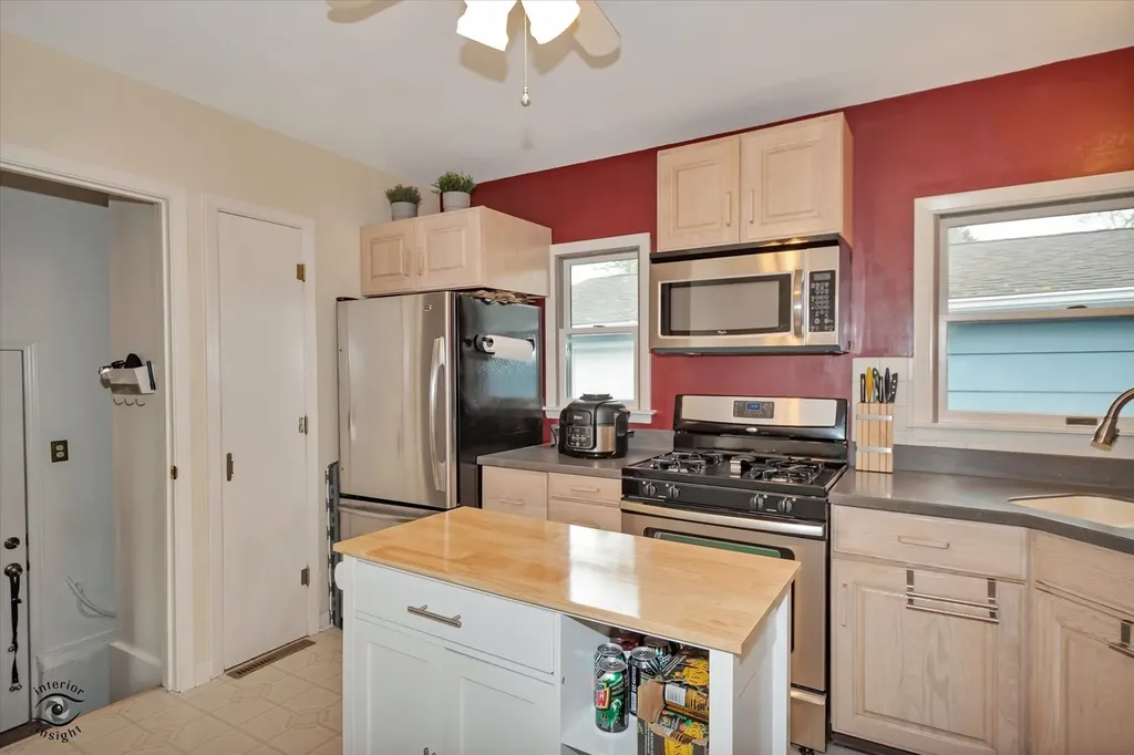 591 South Charlotte Street Lombard IL 60148