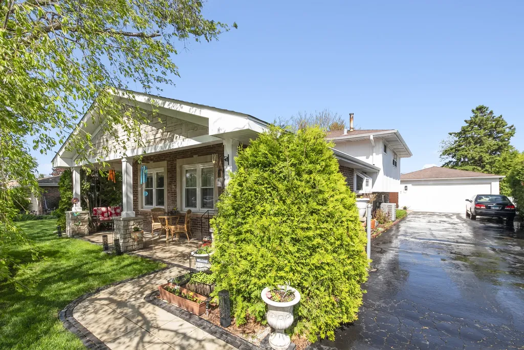 7437 Garden Lane Justice IL 60458