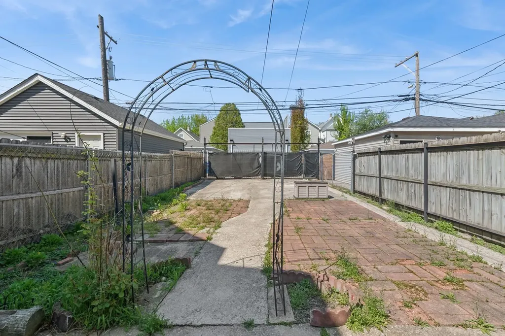 3412 West Mclean Avenue Chicago IL 60647