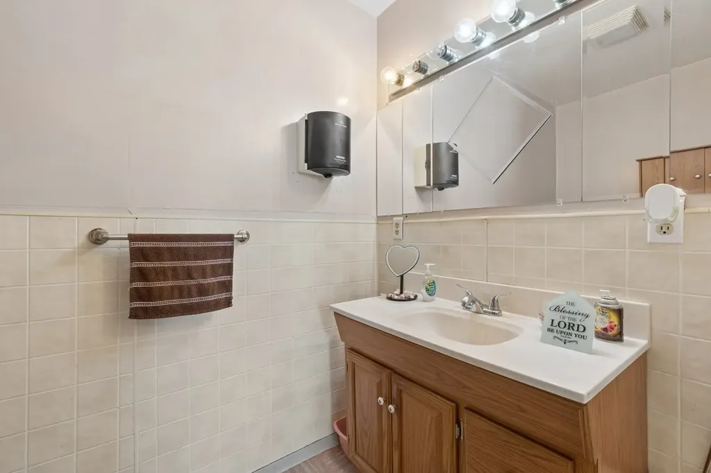3412 West Mclean Avenue Chicago IL 60647