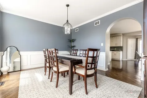 1801 North Dover Court Arlington Heights IL 60004