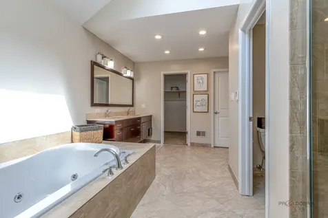 1801 North Dover Court Arlington Heights IL 60004