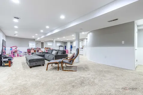 1801 North Dover Court Arlington Heights IL 60004