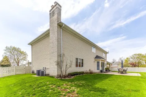 1801 North Dover Court Arlington Heights IL 60004