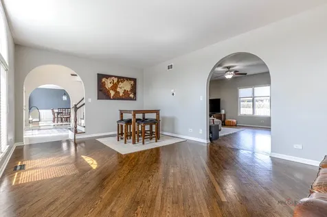 1801 North Dover Court Arlington Heights IL 60004