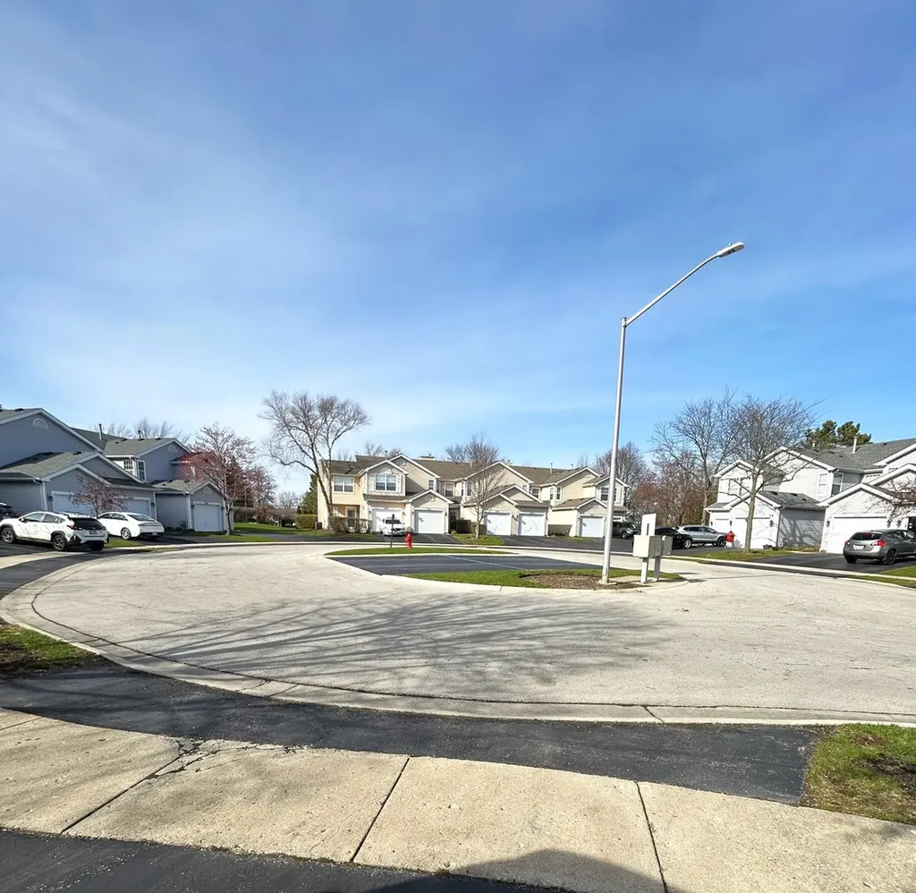 356 Fallbrook Court Schaumburg IL 60194