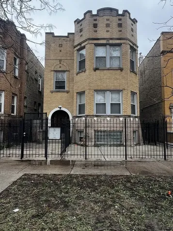 735 North Hamlin Avenue Chicago IL 60624