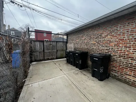 735 North Hamlin Avenue Chicago IL 60624