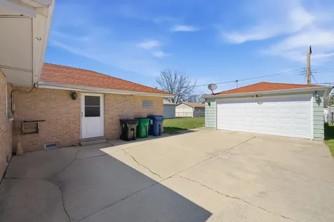 7824 West 74th Street Bridgeview IL 60455
