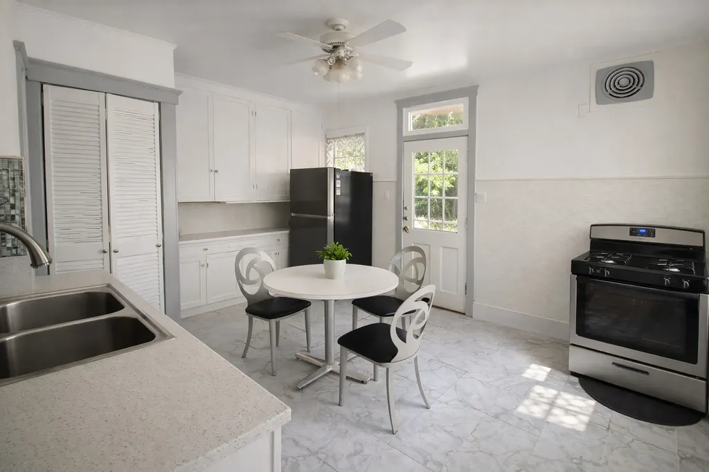 10350 South Prospect Avenue Chicago IL 60643