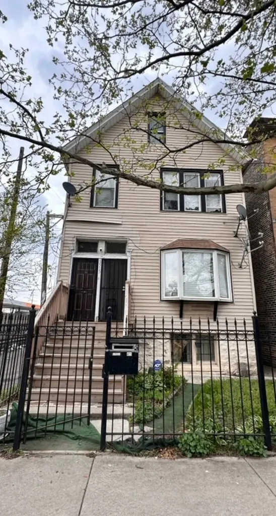 5515 South Princeton Avenue Chicago IL 60621