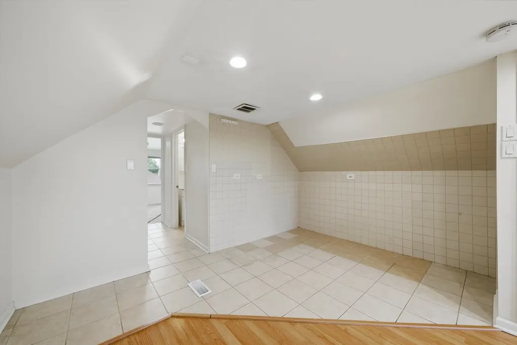 5134 South Laporte Avenue Chicago IL 60638