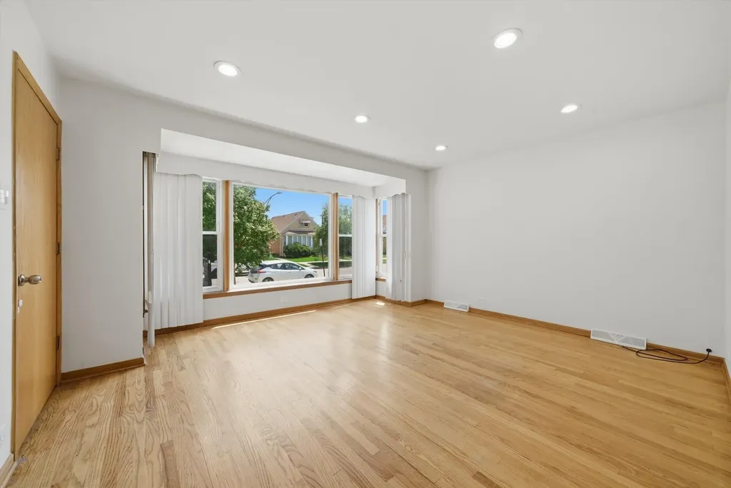 5134 South Laporte Avenue Chicago IL 60638